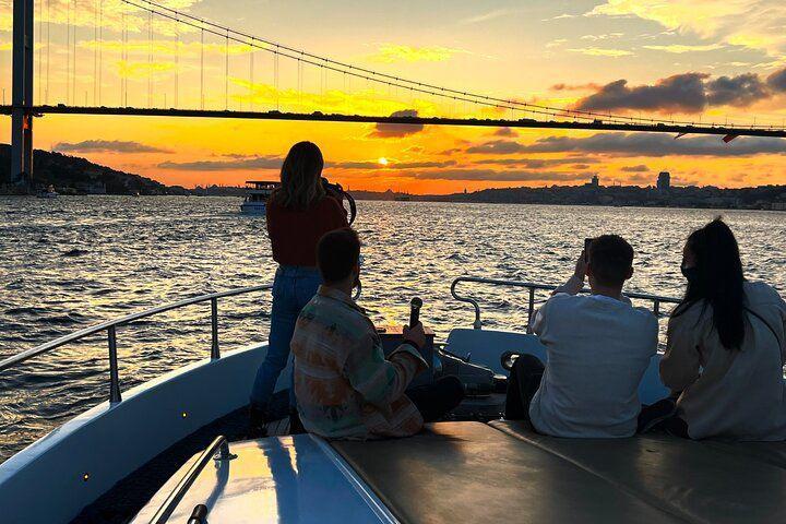 Istanbul Sunset Luxury Yacht Cruise with Snacks and Live Guide-4