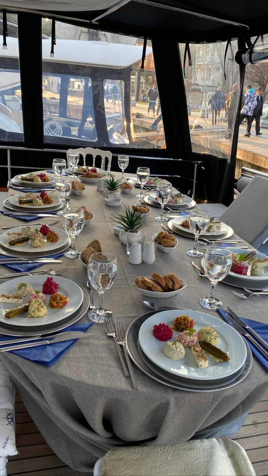 IFTAR TOUR ON THE BOSPHORUS WITH A LUXURY YACHT FOR 20 PEOPLE-13