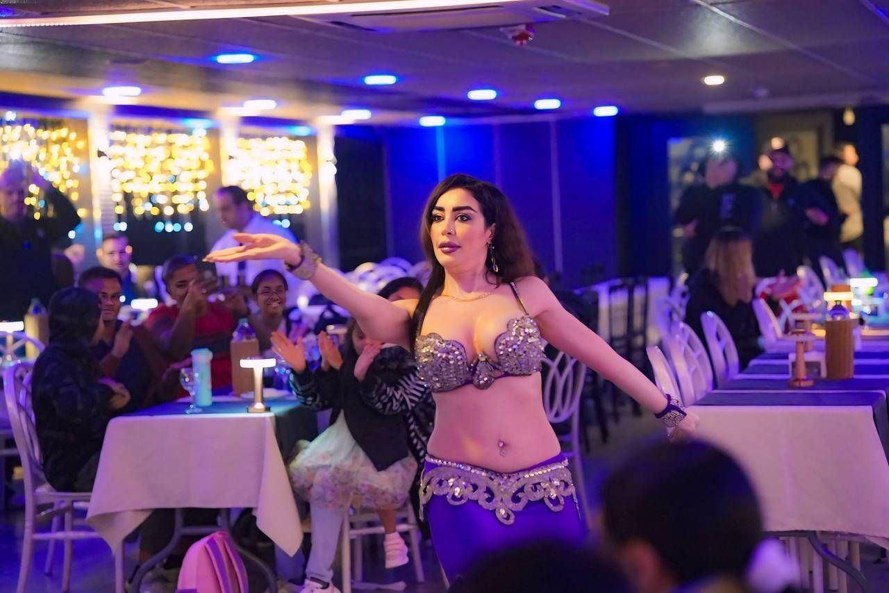 Boğaz’da Yılbaşı Gecesi: Özel Gösteriler, Sınırsız Yemek ve Alkol ile Unutulmaz Kutlama!-2