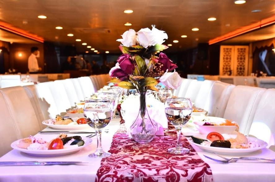 Iftar Tour on a Luxury Boat Departing from Üsküdar and Kabataş-7