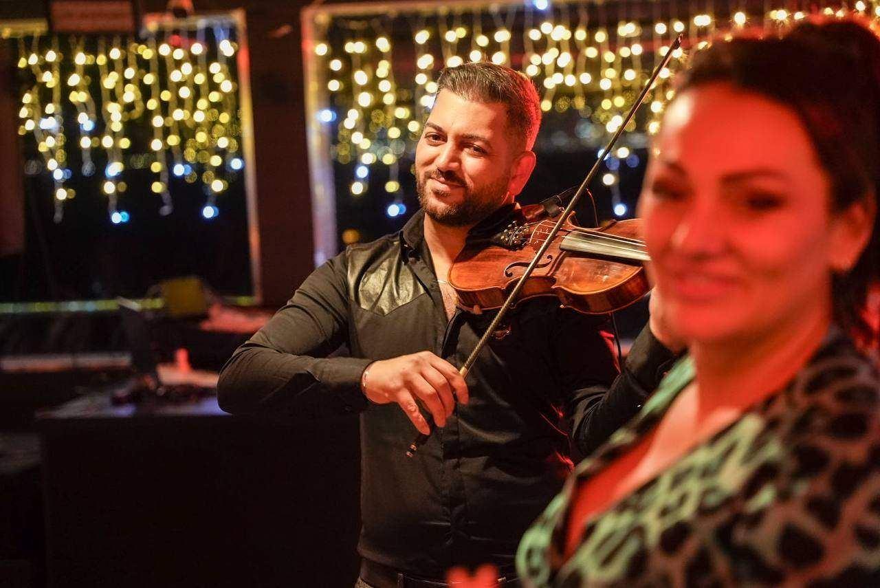 Boğaz’da Yılbaşı Gecesi: Özel Gösteriler, Sınırsız Yemek ve Alkol ile Unutulmaz Kutlama!-15