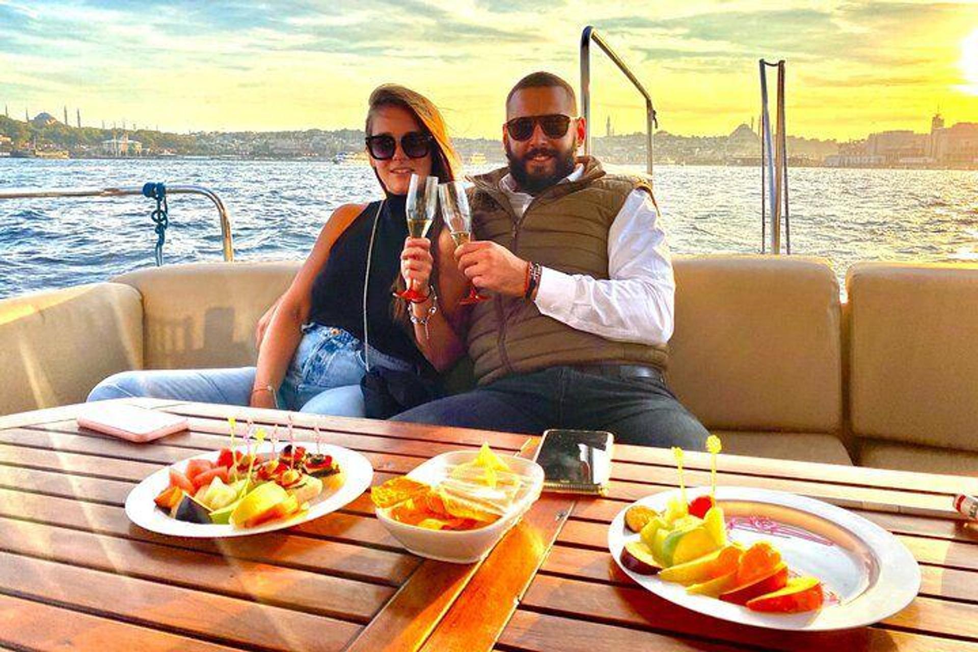 İstanbul Boğazında Atıştırmalıklar Ve Rehber Eşliğinde Lüx Yatta Gün Batımı Turu - photo 7