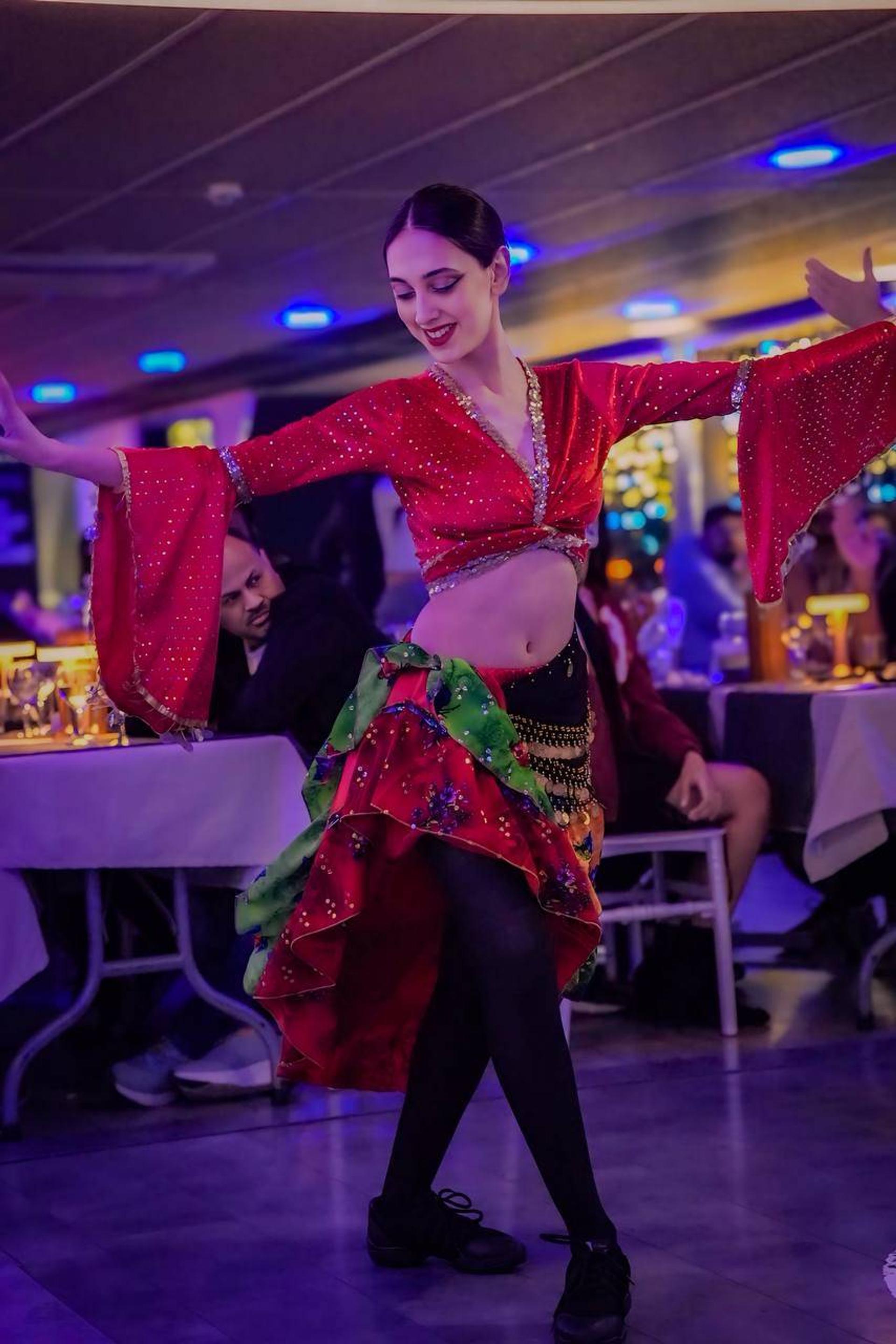 Boğaz'da Yemekli Türk Gecesi Şovlar - photo 38