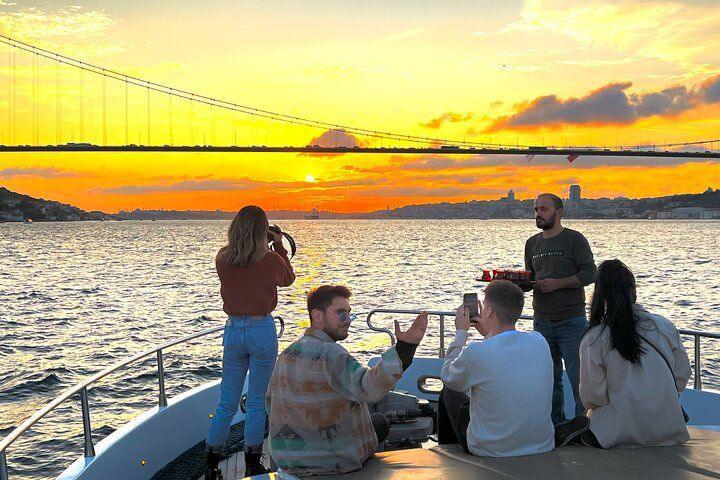 Istanbul Sunset Luxury Yacht Cruise with Snacks and Live Guide-0