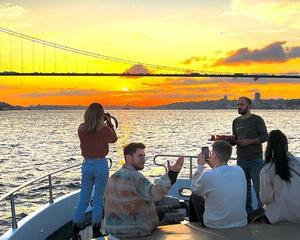 İstanbul Boğazında Atıştırmalıklar Ve Rehber Eşliğinde Lüx Yatta Gün Batımı Turu-idx