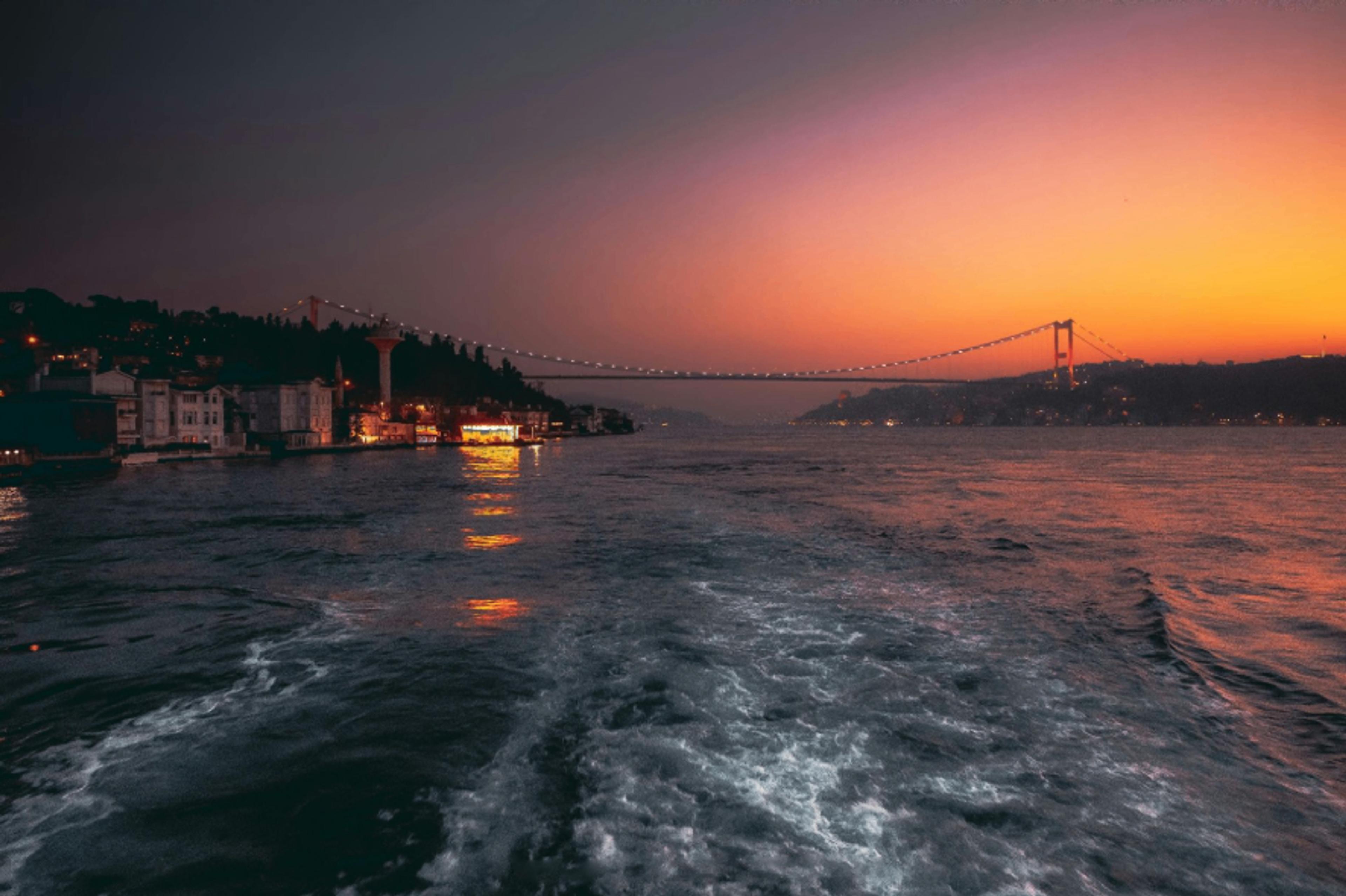 Iftar Tour on a Luxury Boat Departing from Üsküdar and Unkapanı - photo 3