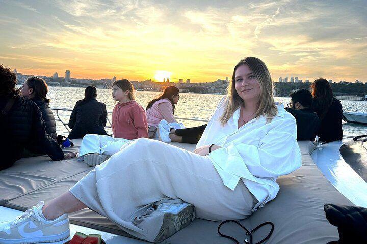 Istanbul Sunset Luxury Yacht Cruise with Snacks and Live Guide-5