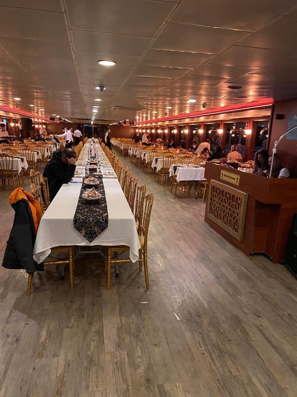 Iftar Tour on a Luxury Boat Departing from Üsküdar and Kabataş-3