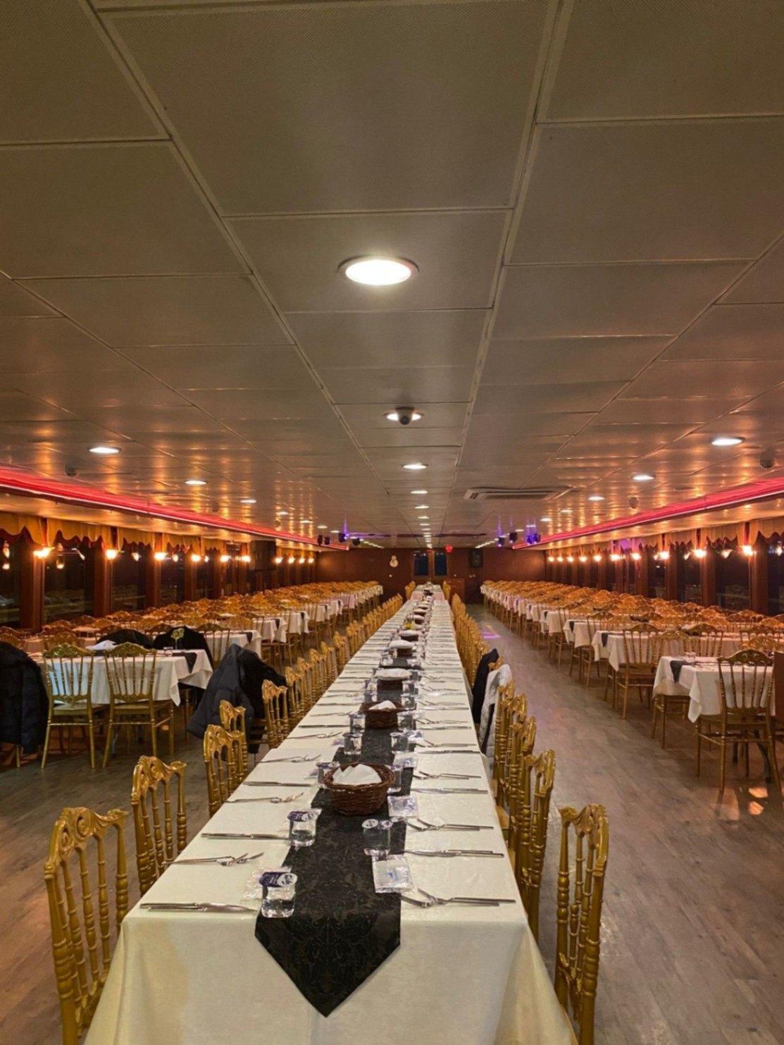 Iftar Tour on a Luxury Boat Departing from Üsküdar and Kabataş-4