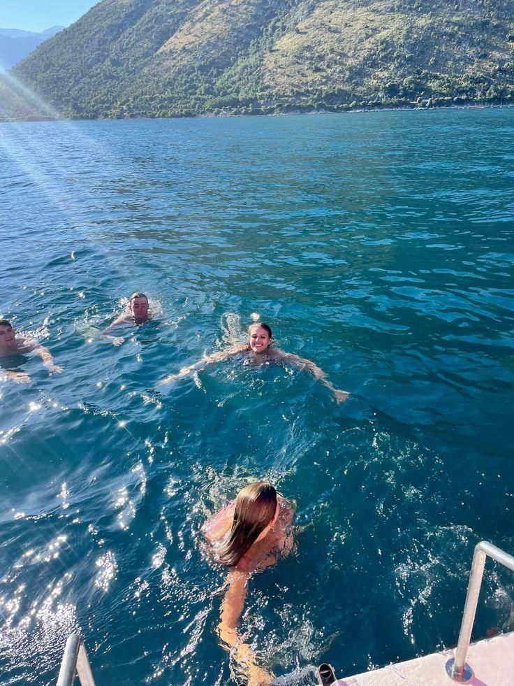 Sivri Ada’da Tekneyle Yüzme Turu: Kahvaltı ve Öğle Yemeği Dahil! - 1