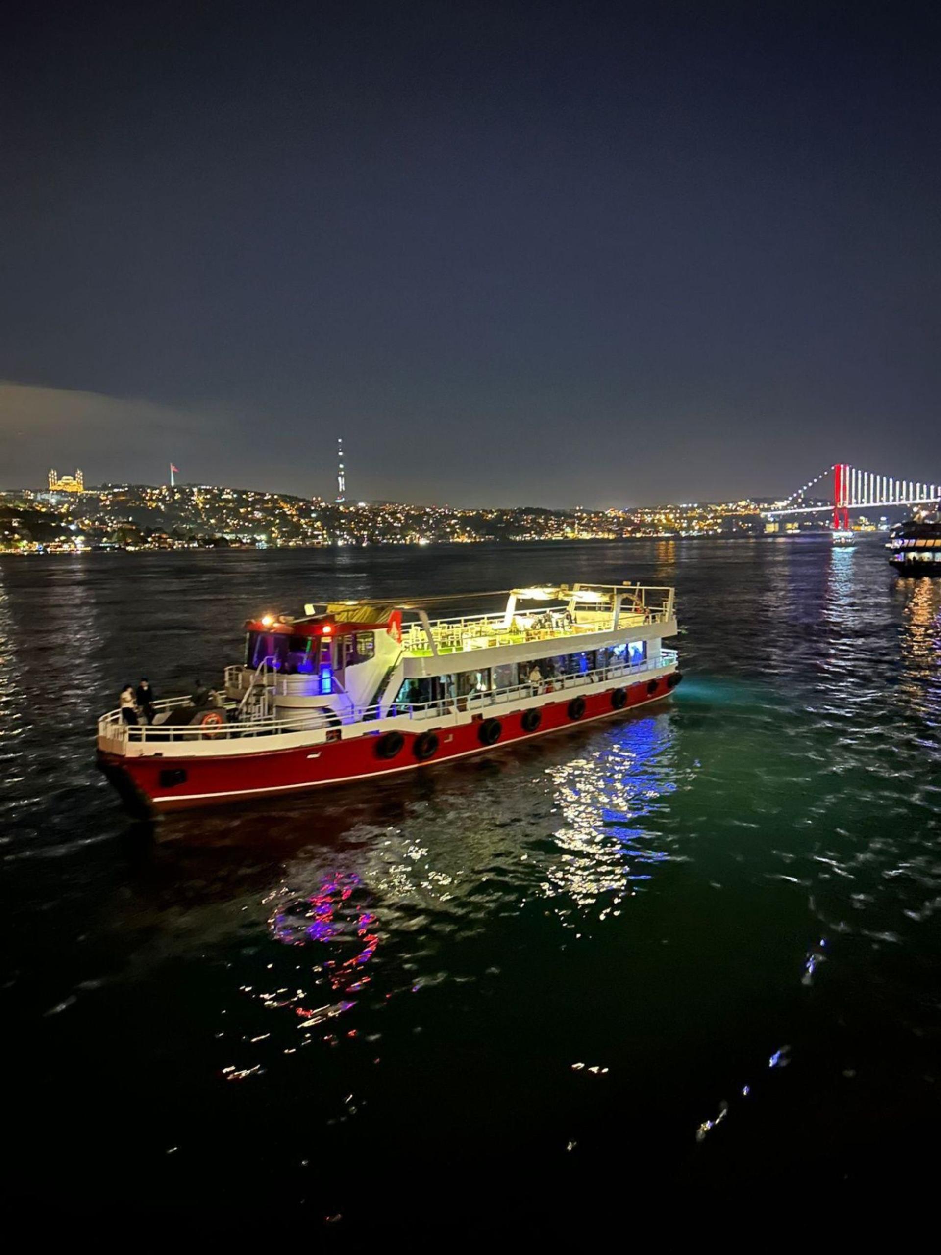 Zilli Zarife ile İstanbul Boğazı’nda Unutulmaz Eğlence Turu - photo 3