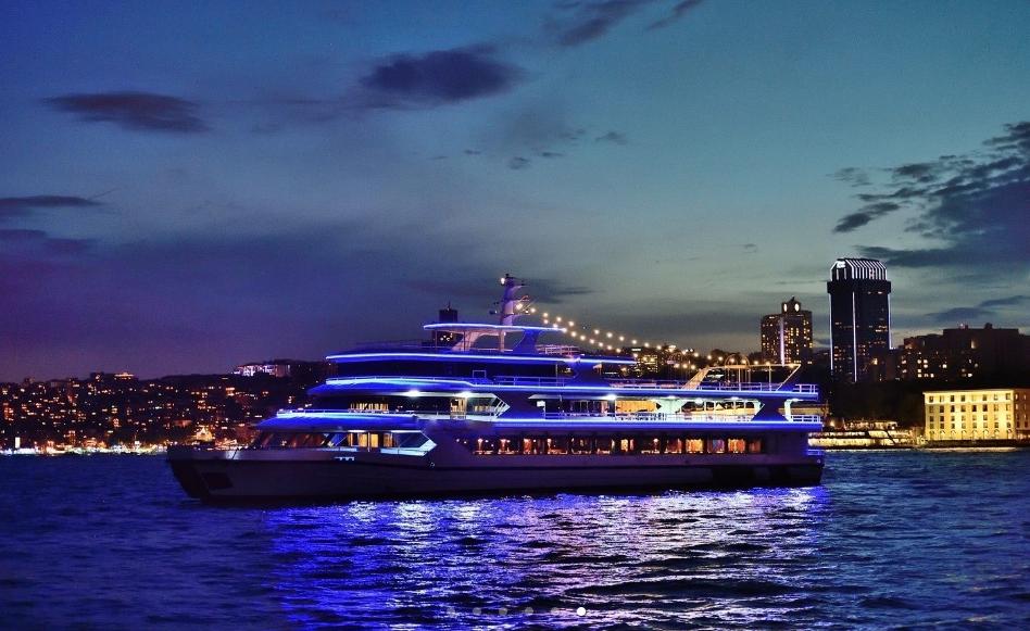 Iftar Tour on a Luxury Boat Departing from Üsküdar and Kabataş-1