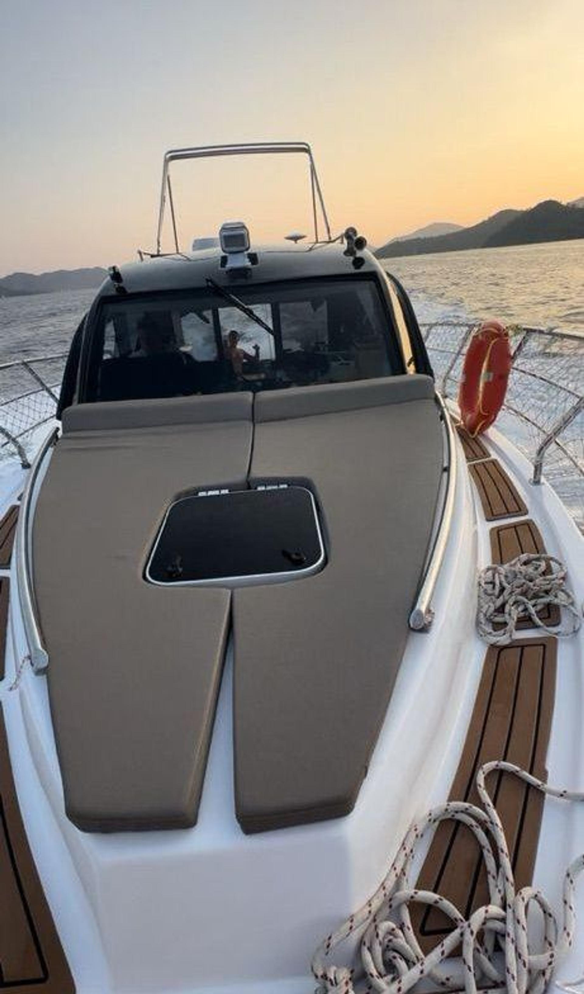 Rental Custom made 11m Motor Yacht - 908 - photo 10
