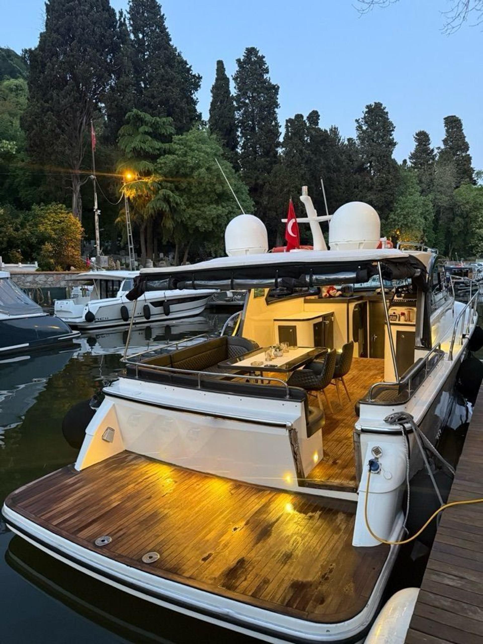 Rental Custom made 13m Motor Yacht - 1102 - photo 11