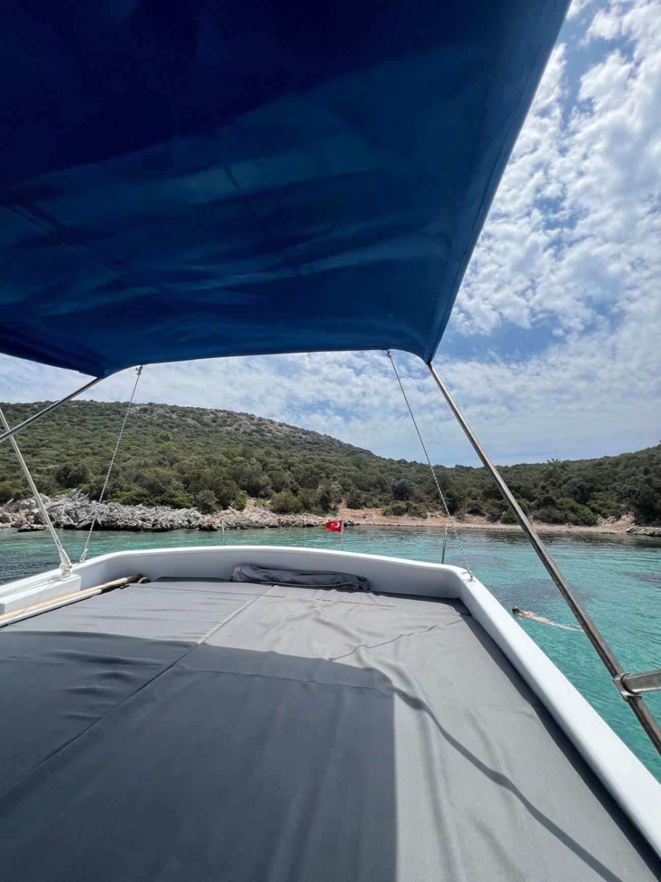 Rental Custom made 10m Motor Yacht - 813-18