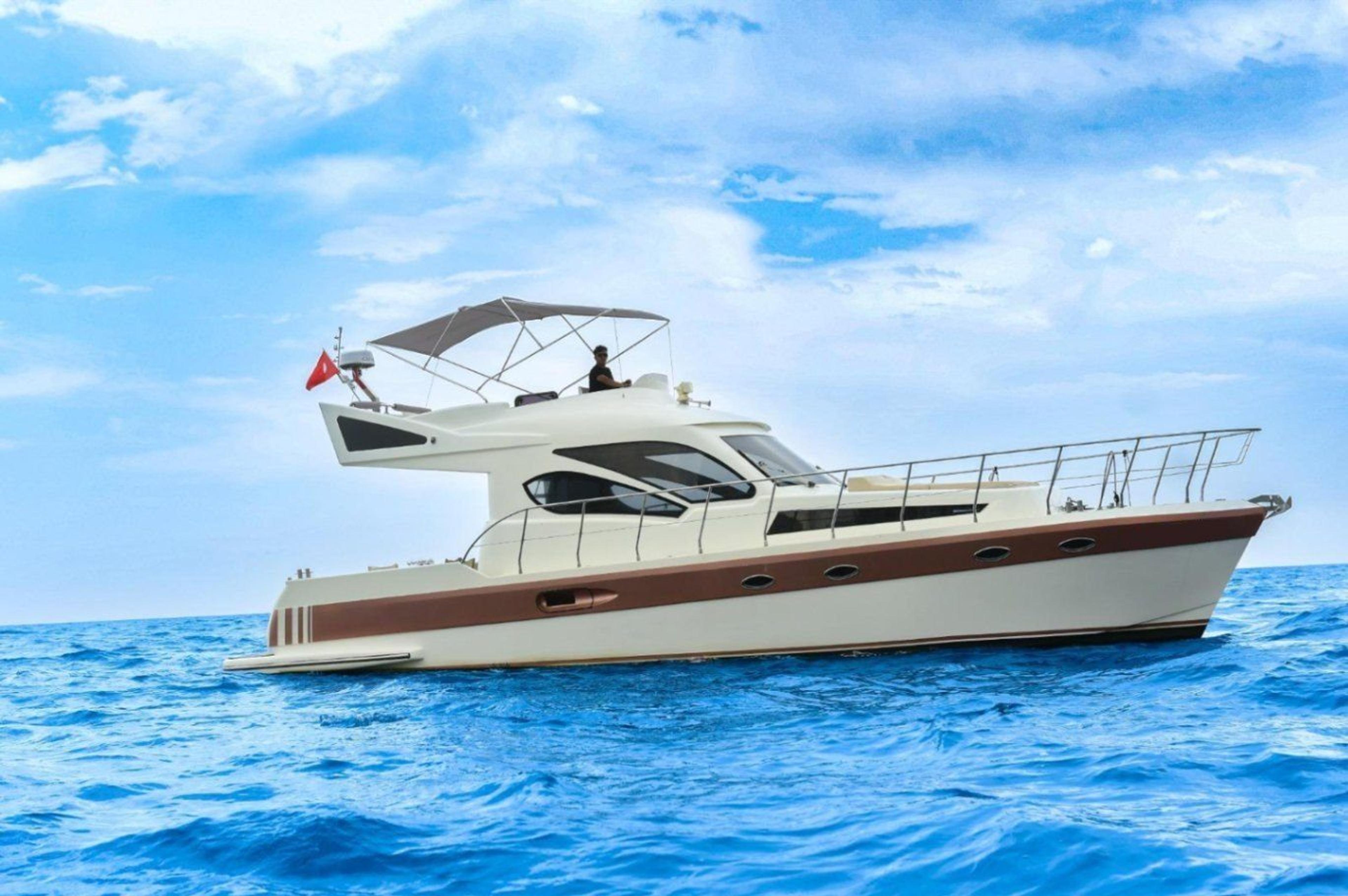 Rental Custom made 14m Motor Yacht - 916 - photo 2