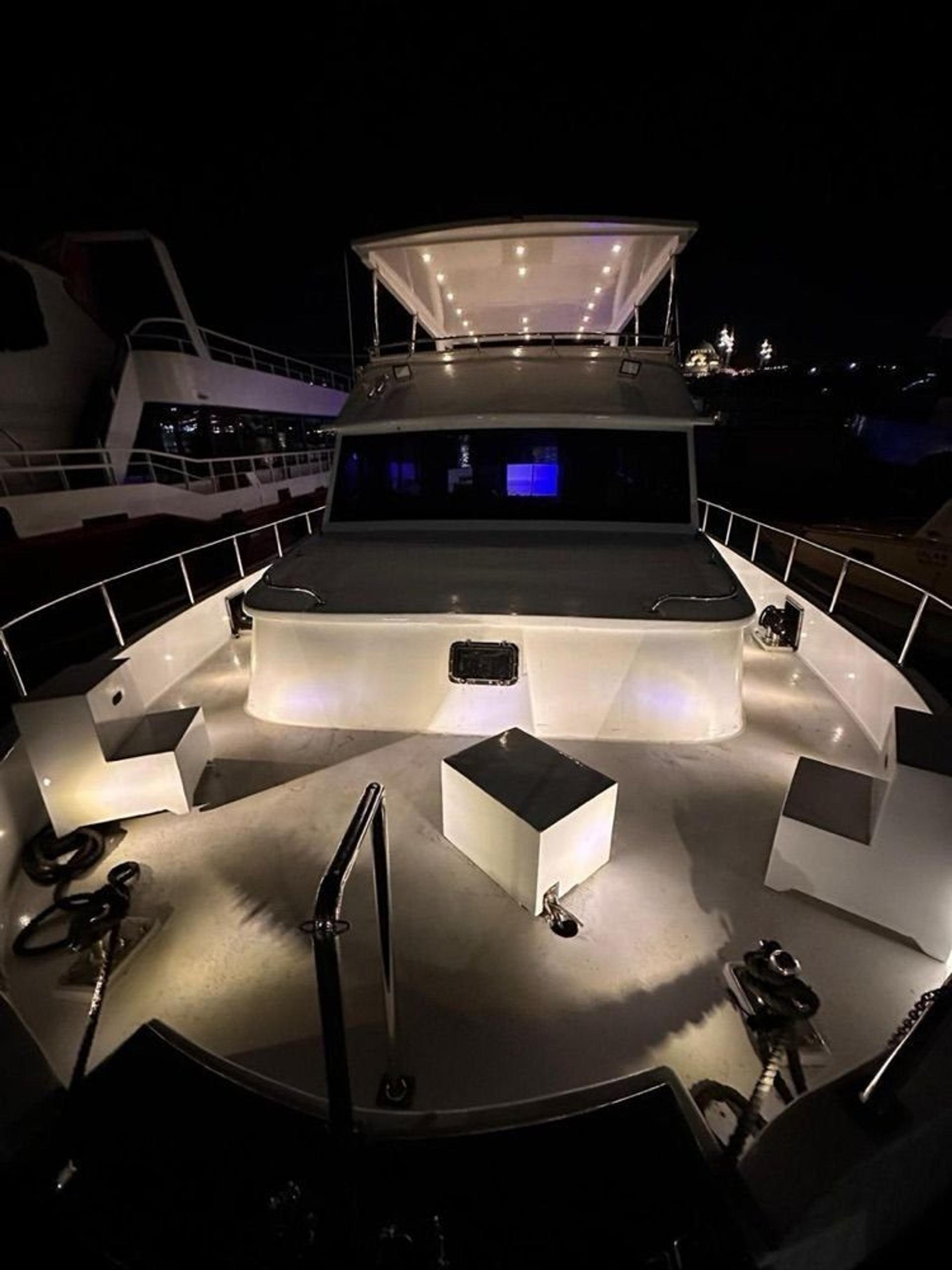 Rental Custom made 20m Motor Yacht - 862 - photo 5