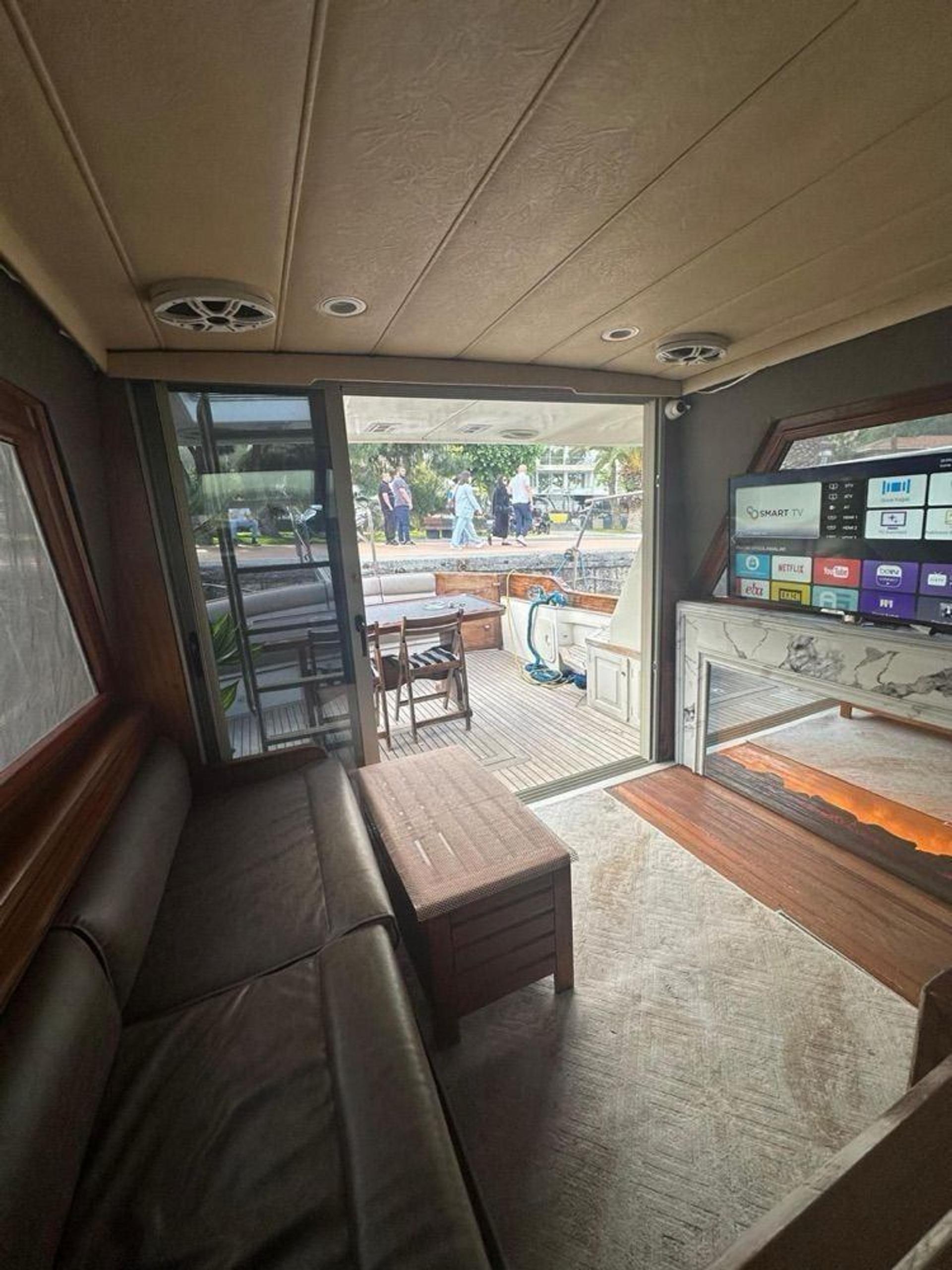 Rental Custom made 14m Motor Yacht - 385 - photo 12