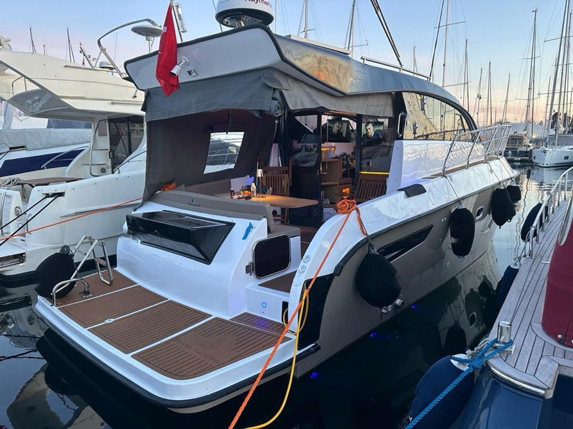 Rental Custom made 11m Motor Yacht - 380 - photo 6