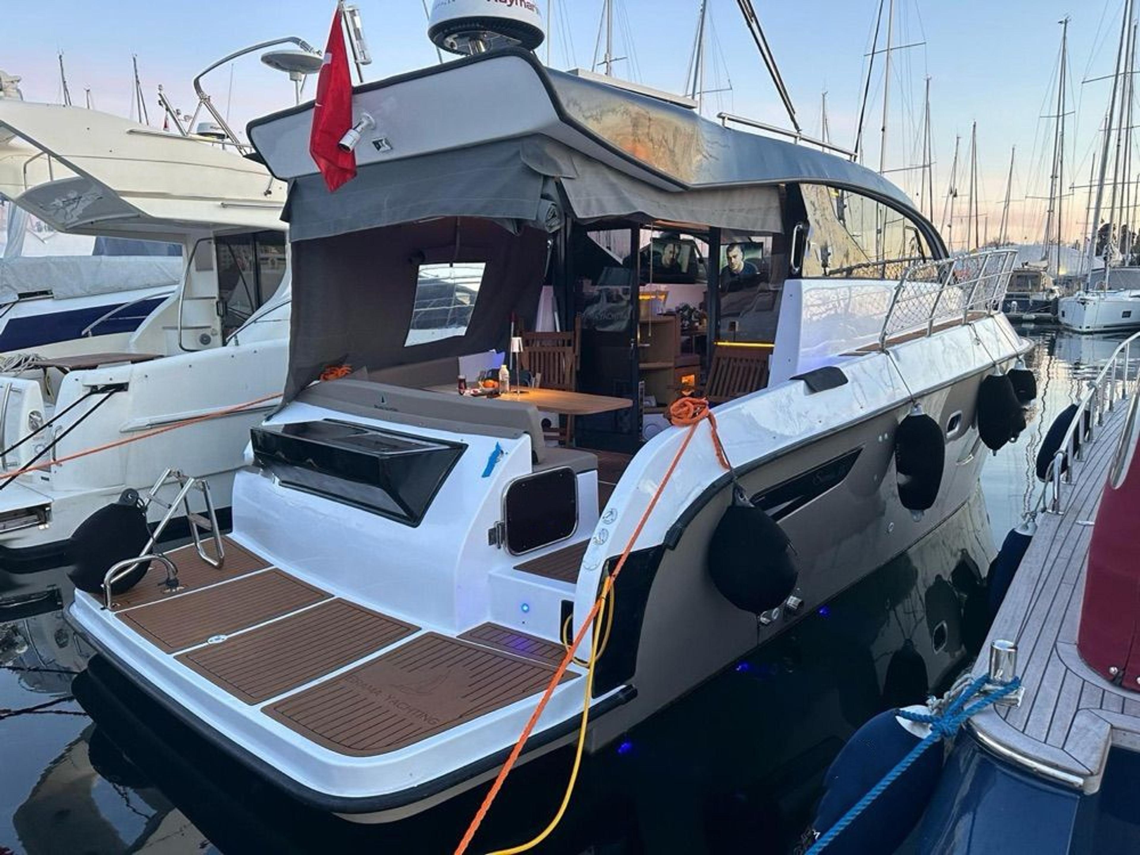 Kiralık Özel yapım 11m Motoryat - 380 - photo 6