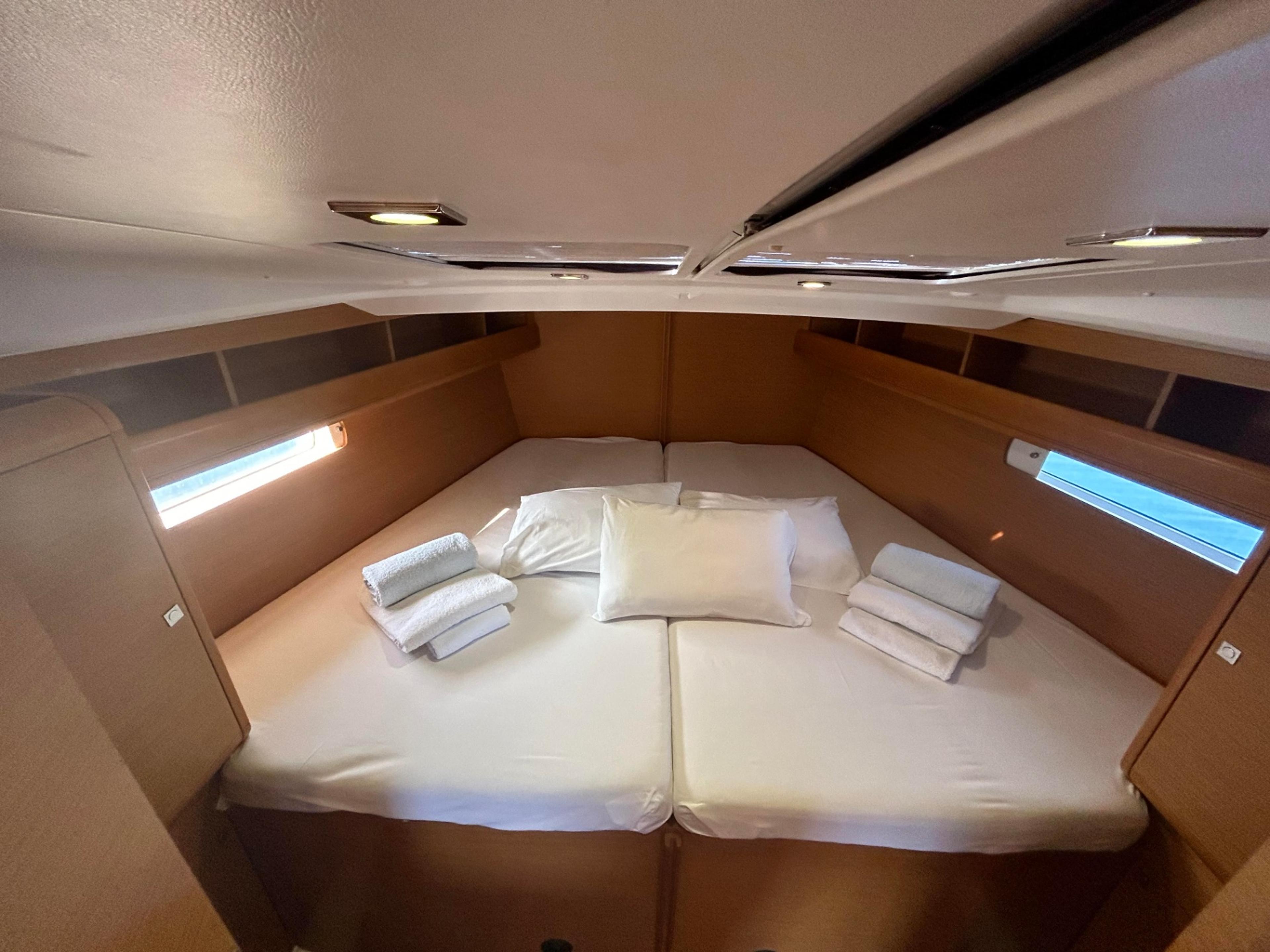 Rental Jeanneau 14m Sailboat - 317 - photo 4