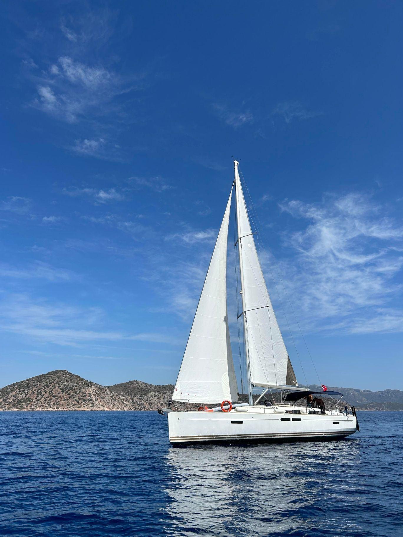 Rental Jeanneau 14m Sailboat - 339-0