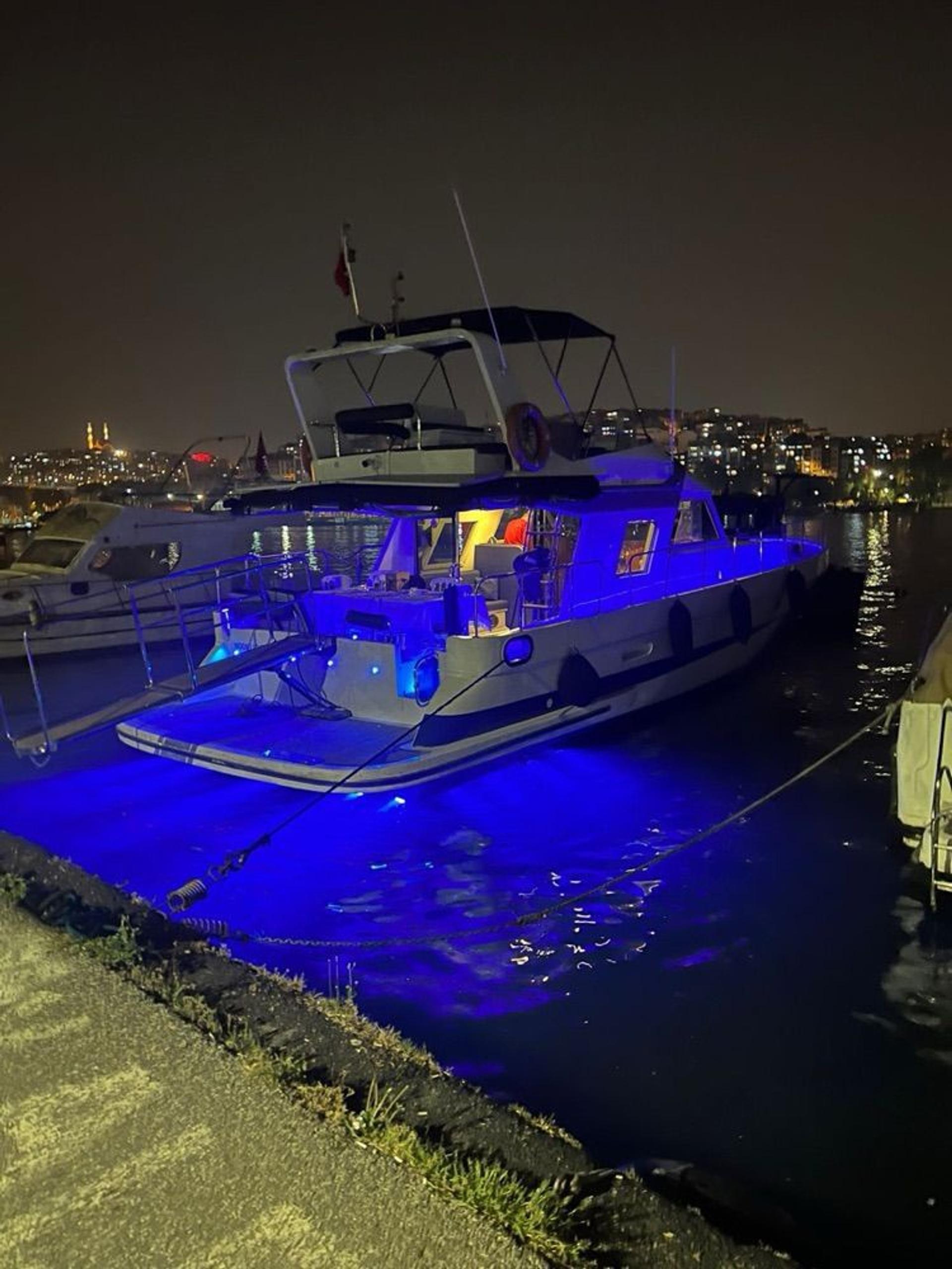Rental Custom made 17m Motor Yacht - 395 - photo 1