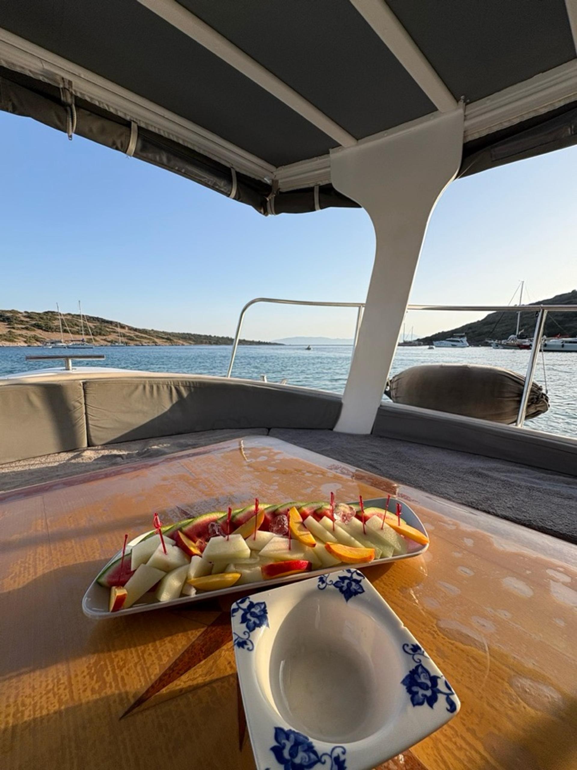 Rental Custom made 10m Motor Yacht - 813 - photo 35