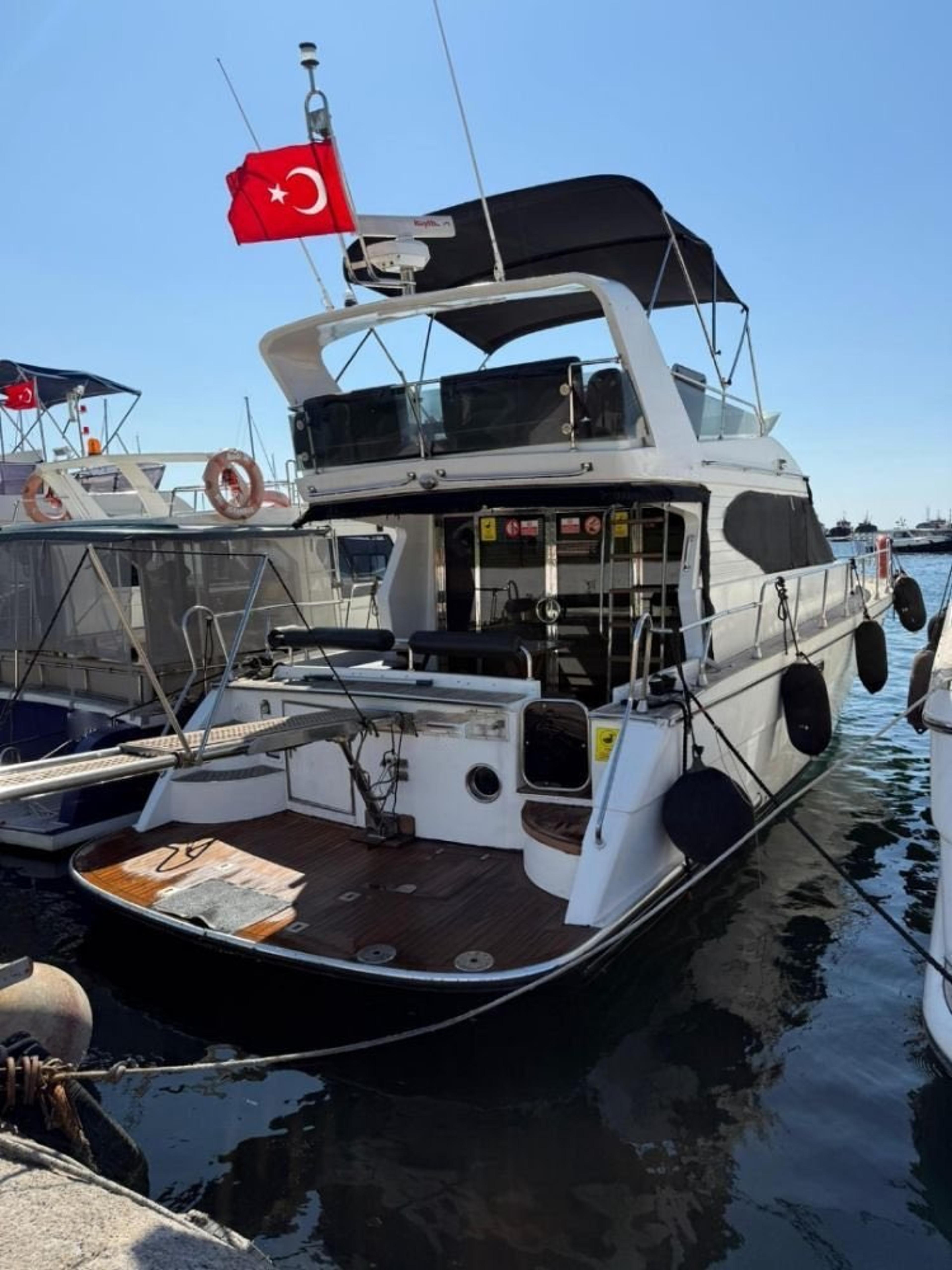 Rental Custom made 14m Motor Yacht - 983 - photo 14