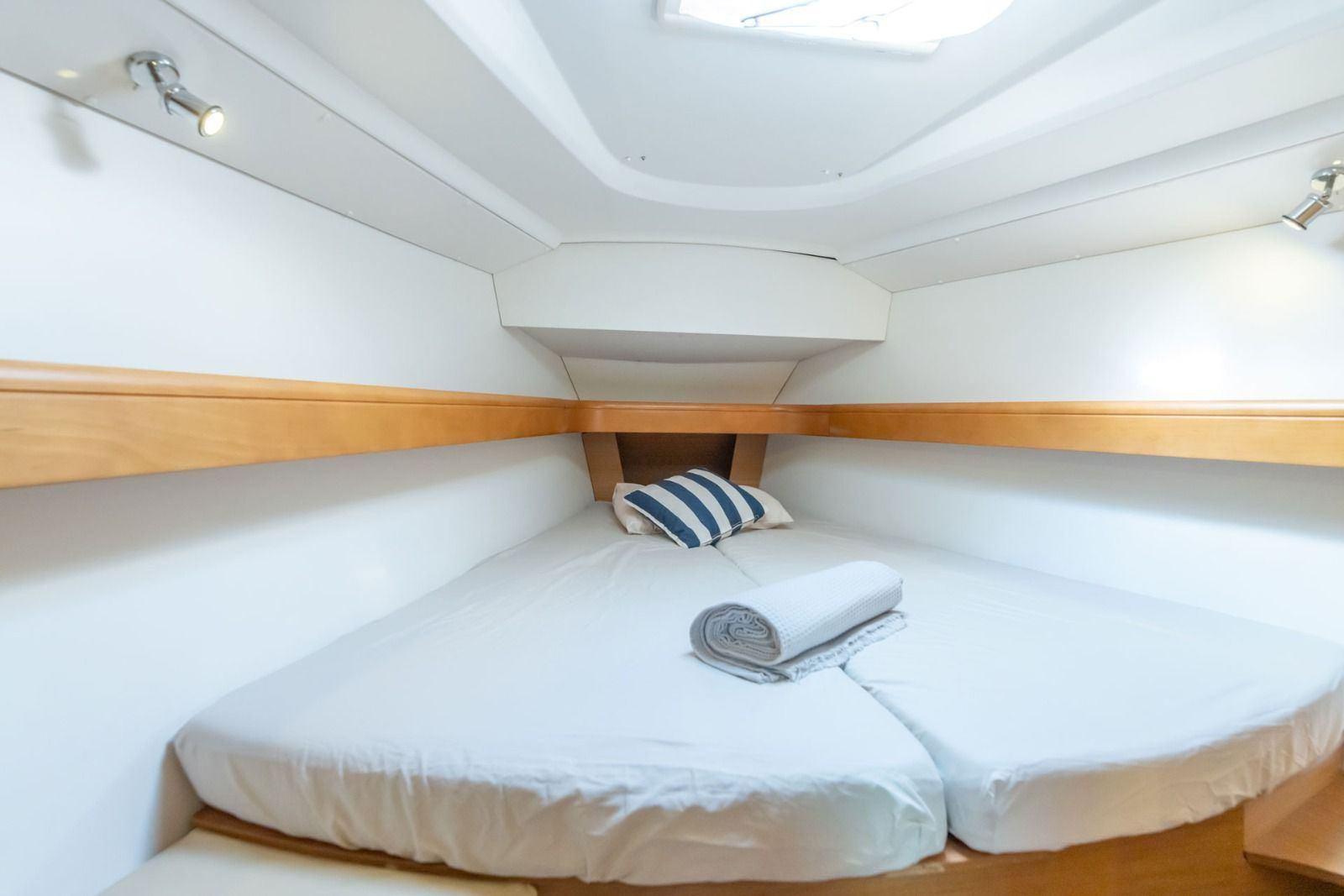 Kiralık Jeanneau 13m Yelkenli - 911-6