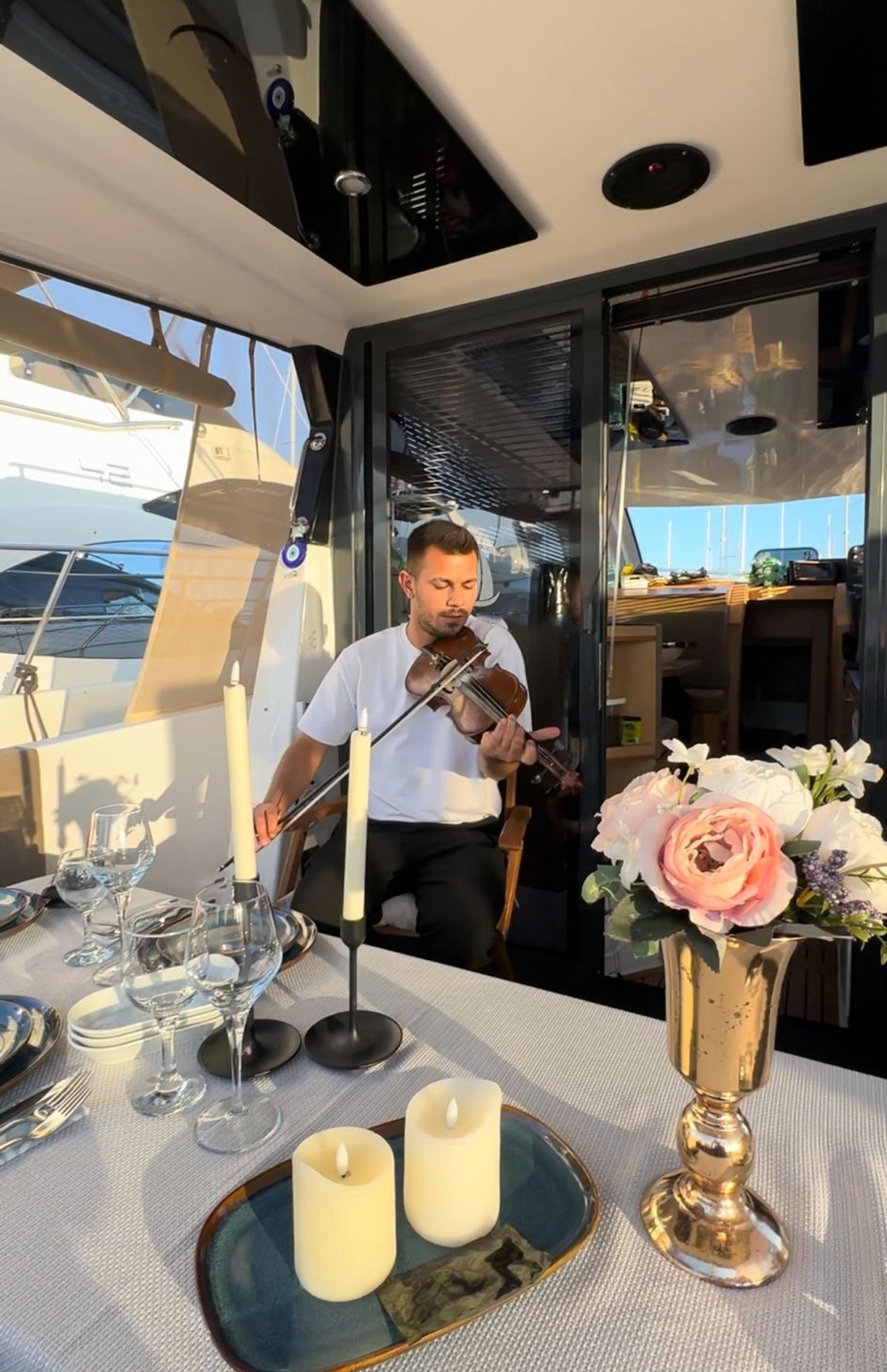 Rental Custom made 11m Motor Yacht - 380 - photo 22