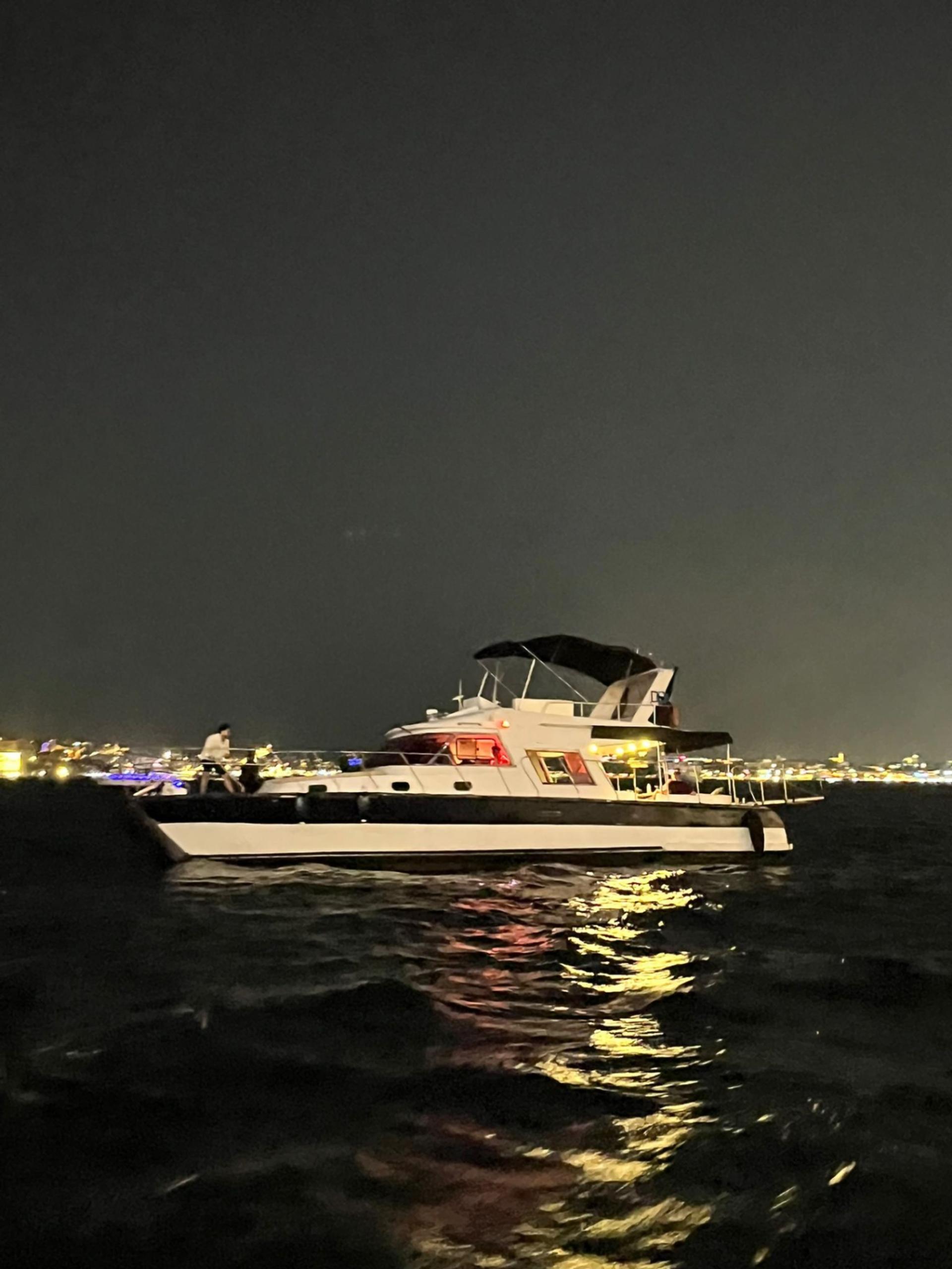Rental Custom made 14m Motor Yacht - 580 - photo 19