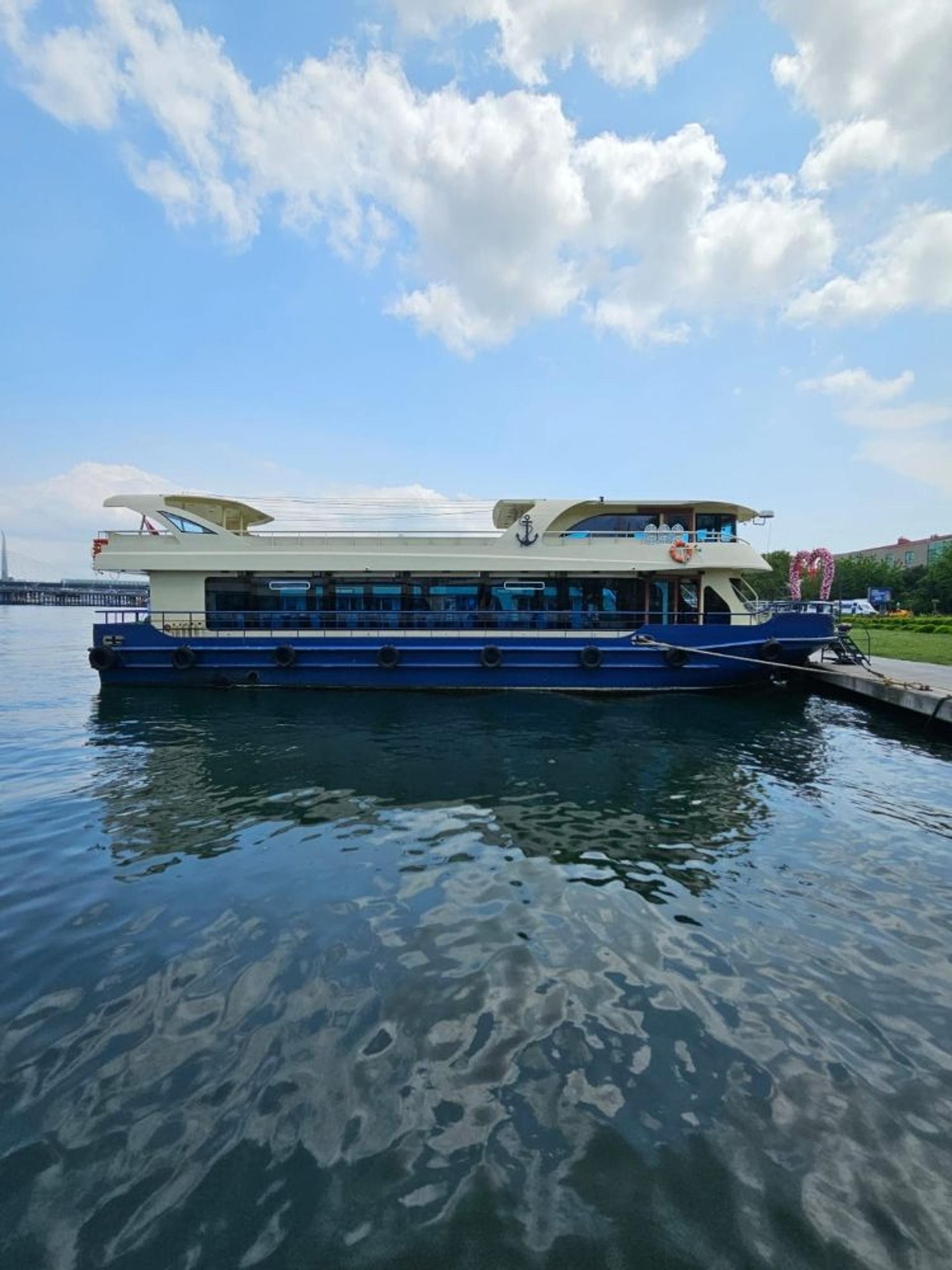 Rental Custom made 24m Party Boat - 251 - photo 2