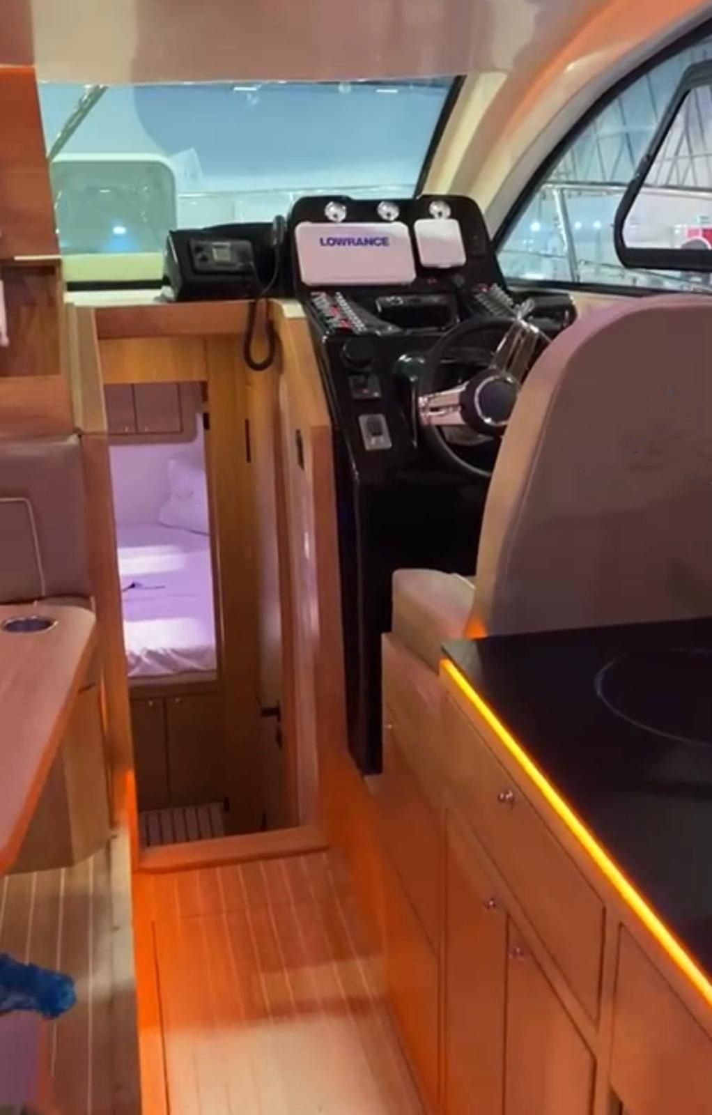 Özel yapım 11m Motoryat