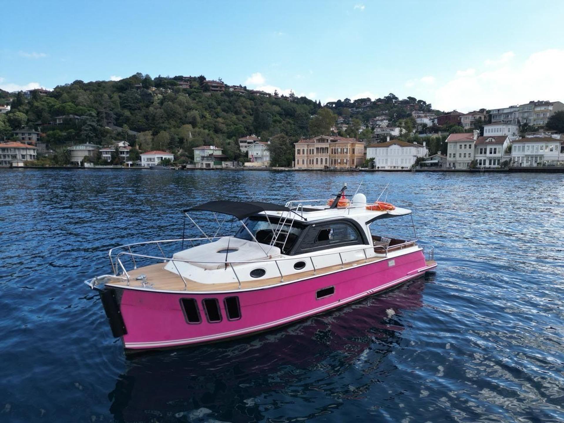 Rental Custom made 12m Motor Yacht - 1049 - photo 2