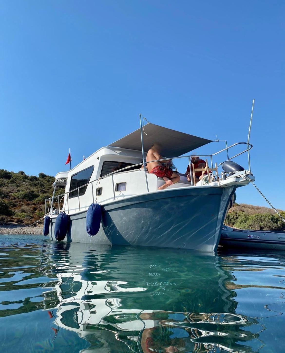 Rental Custom made 10m Motor Yacht - 813-0