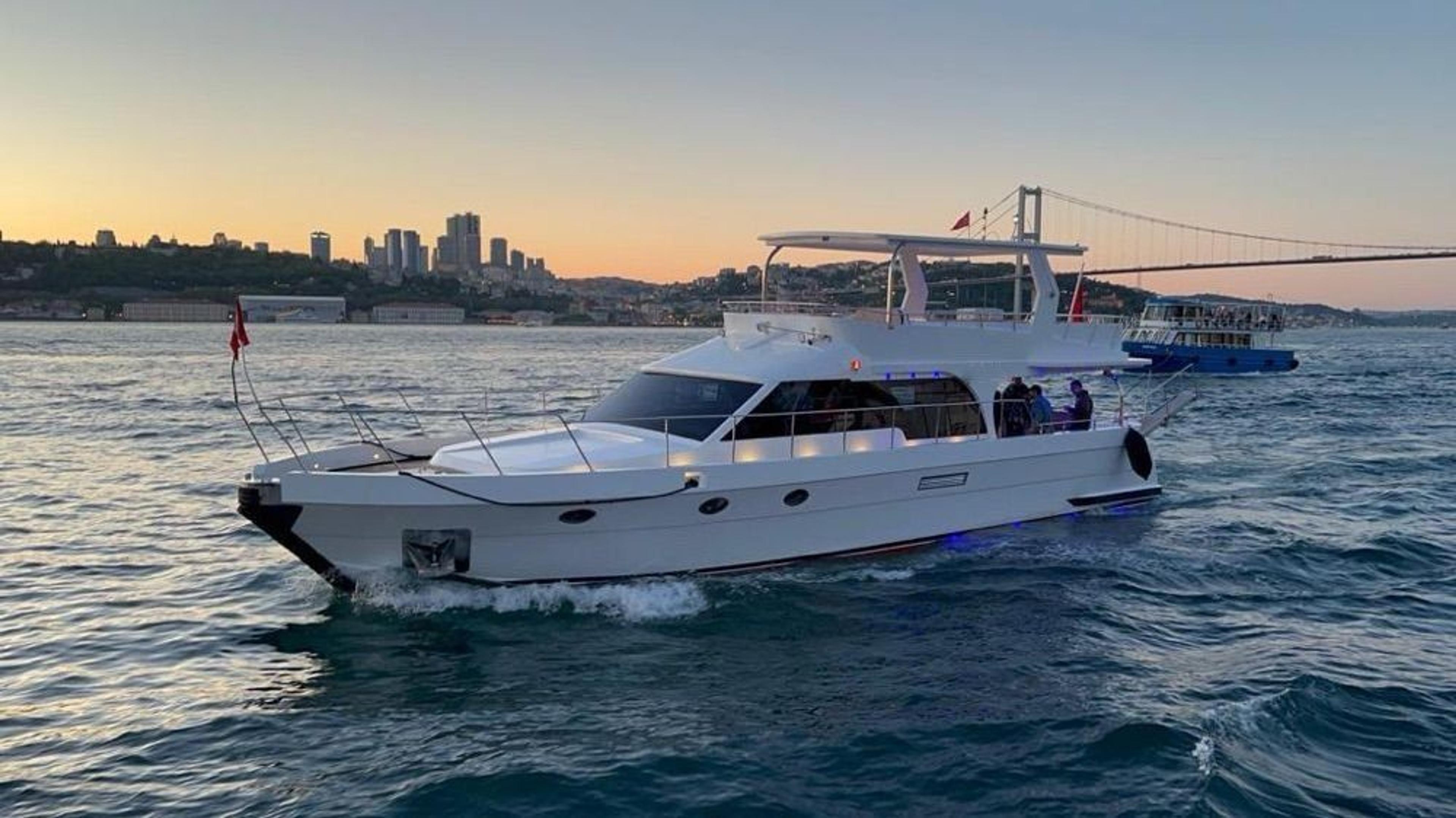 Rental Custom made 20m Motor Yacht - 816 - photo 1