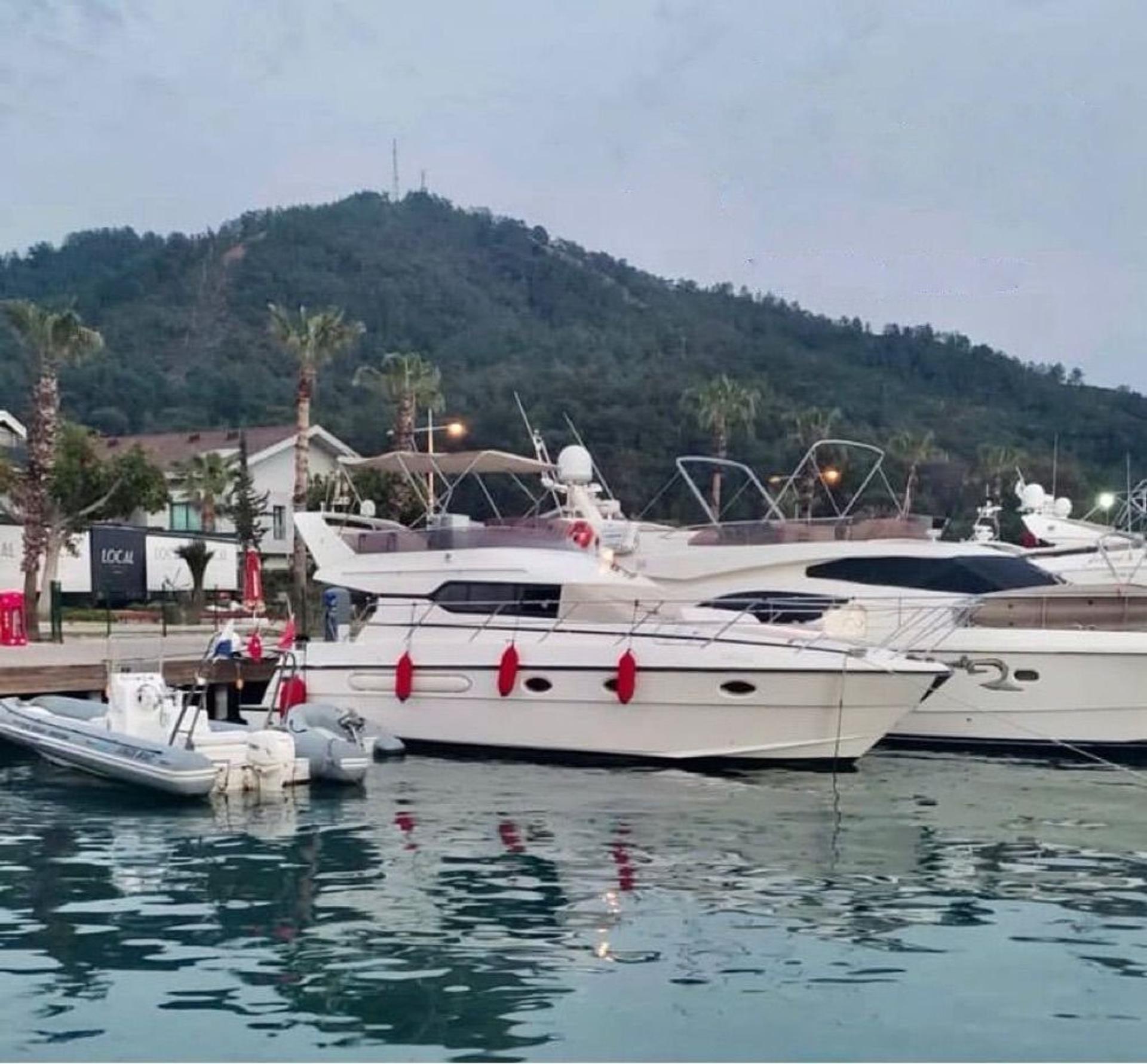 Rental Eurocraft 14m Motor Yacht - 963 - photo 4