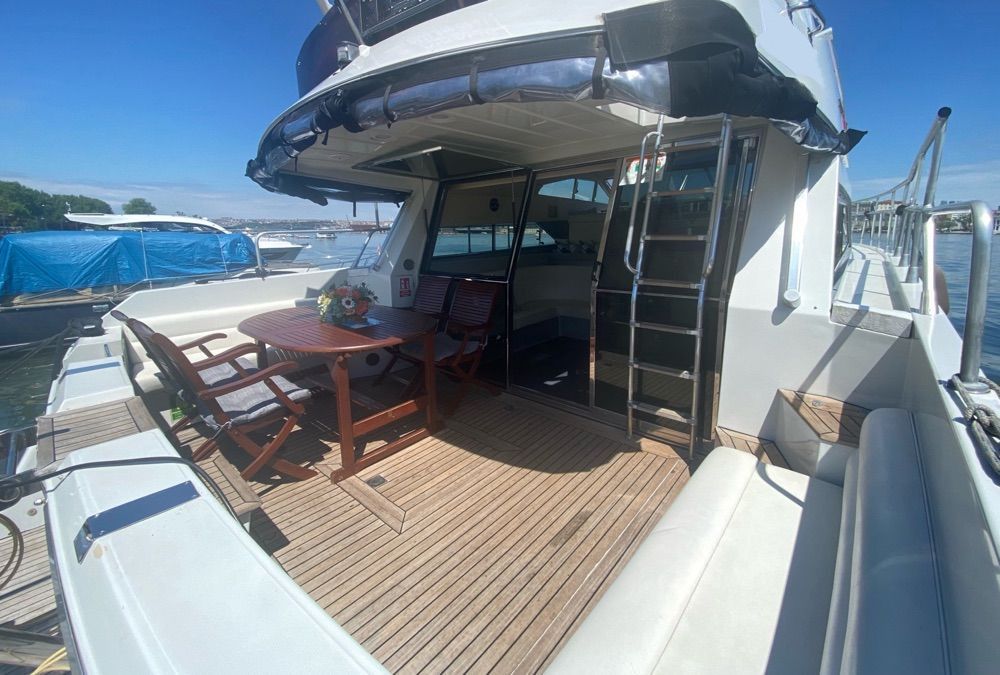 Mochi Craft 16m Motor Yacht