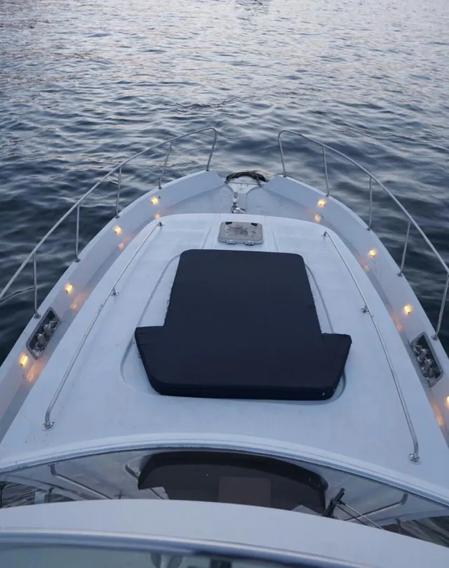 YACHT