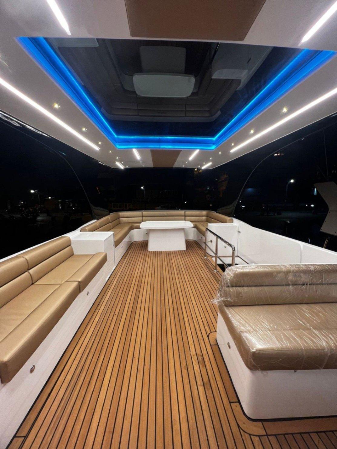 Rental Custom made 17m Motor Yacht - 42-12