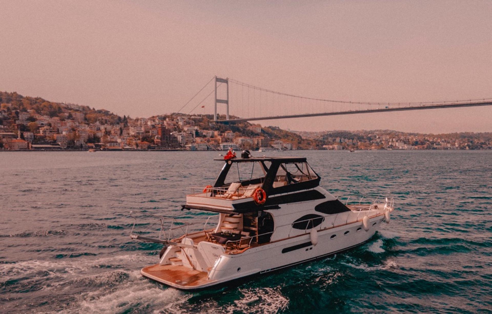 Rental Custom made 19m Motor Yacht - 992 - photo 1