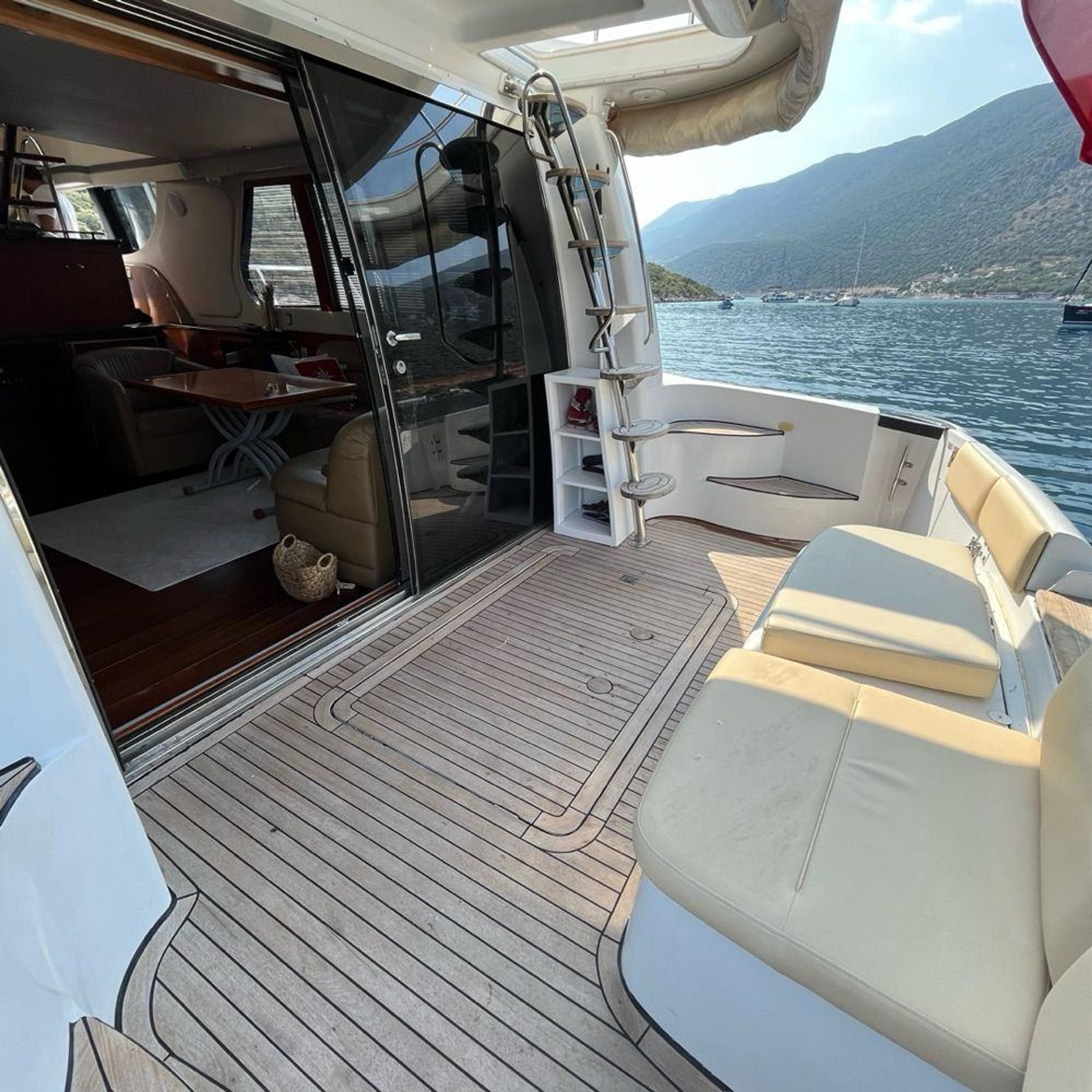 Rental Carver 17m Motor Yacht - 623 - photo 3