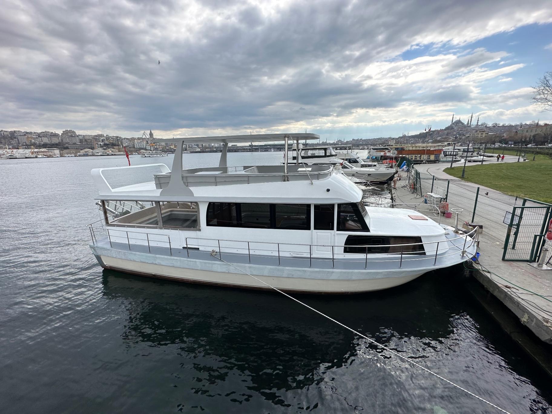 Rental Custom made 15m Motor Yacht - 73-0