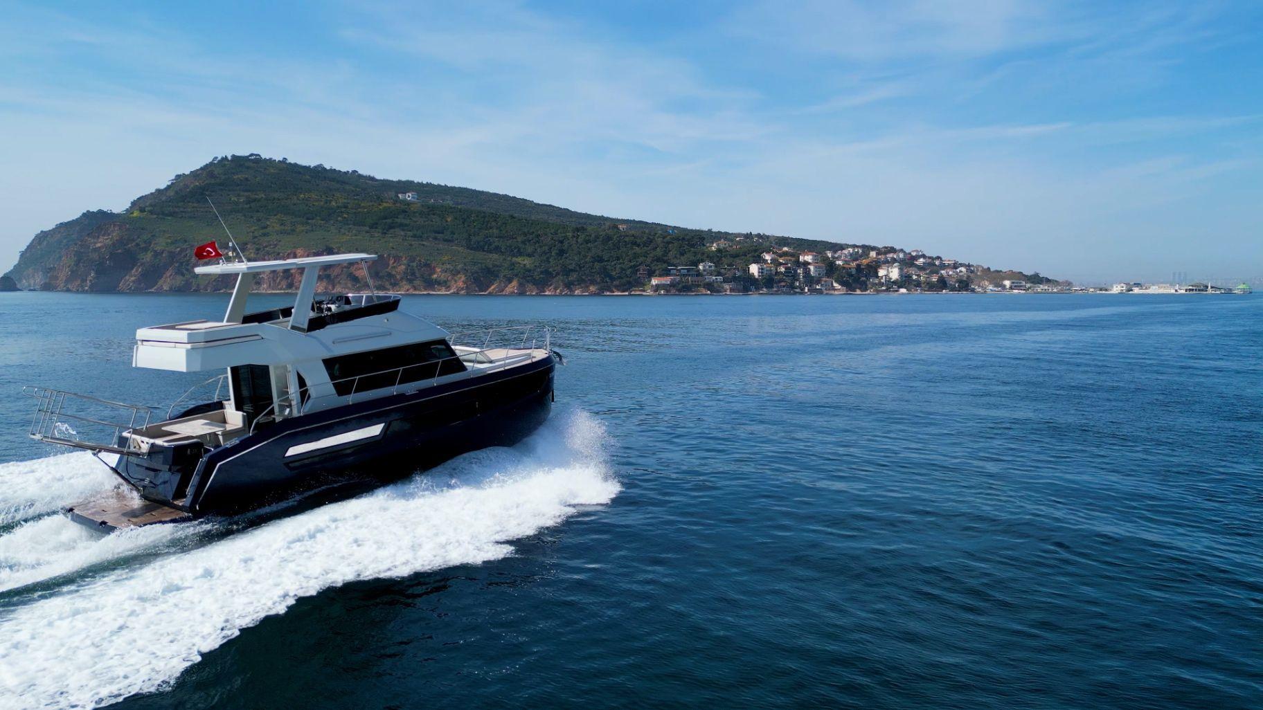 Rental Custom made 13m Motor Yacht - 381-32