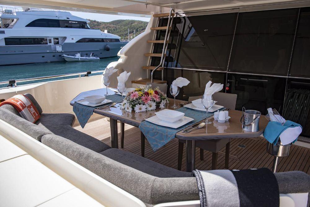 Rental Ferretti Yachts 22m Motor Yacht - 541-8