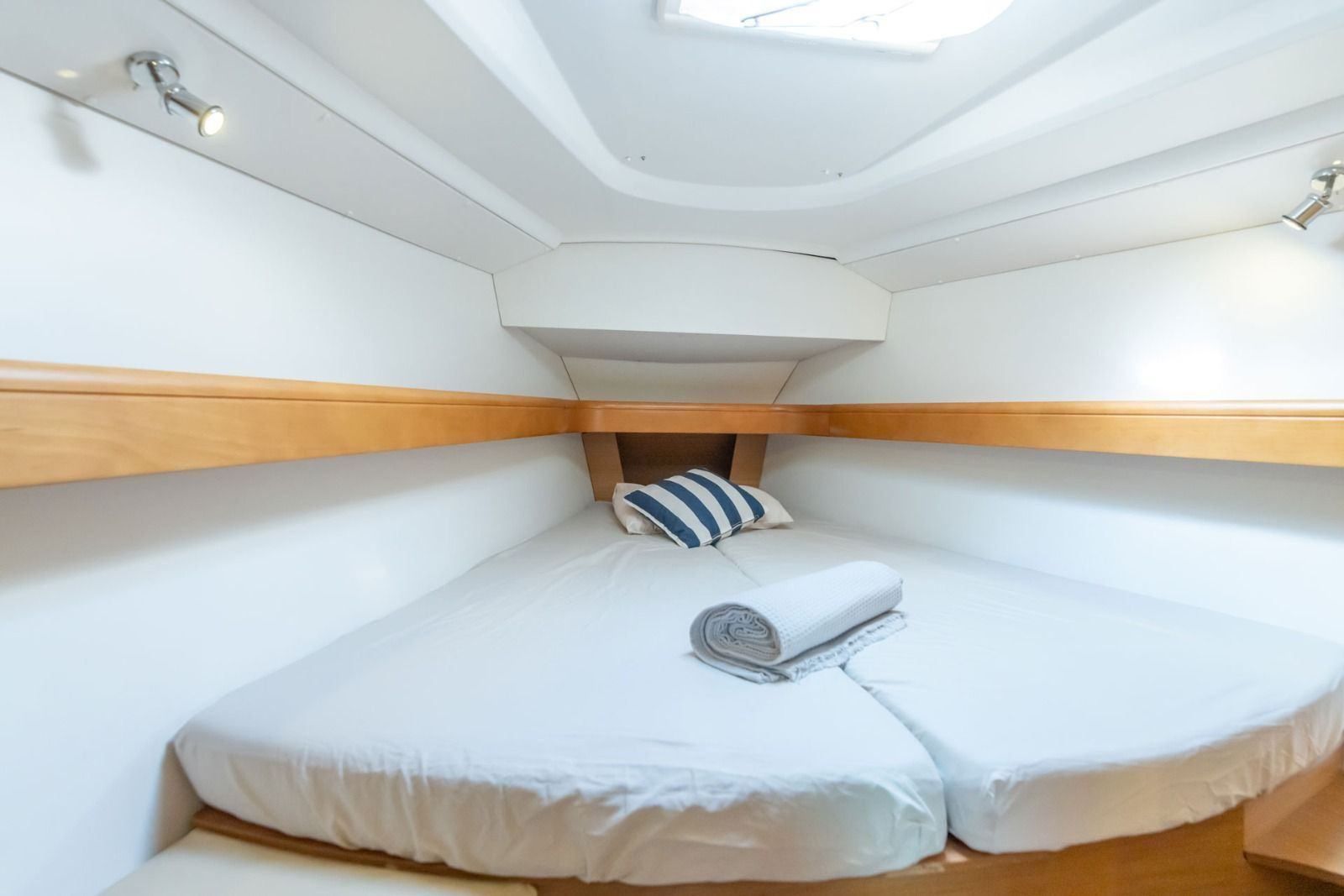 Jeanneau 13m Yelkenli