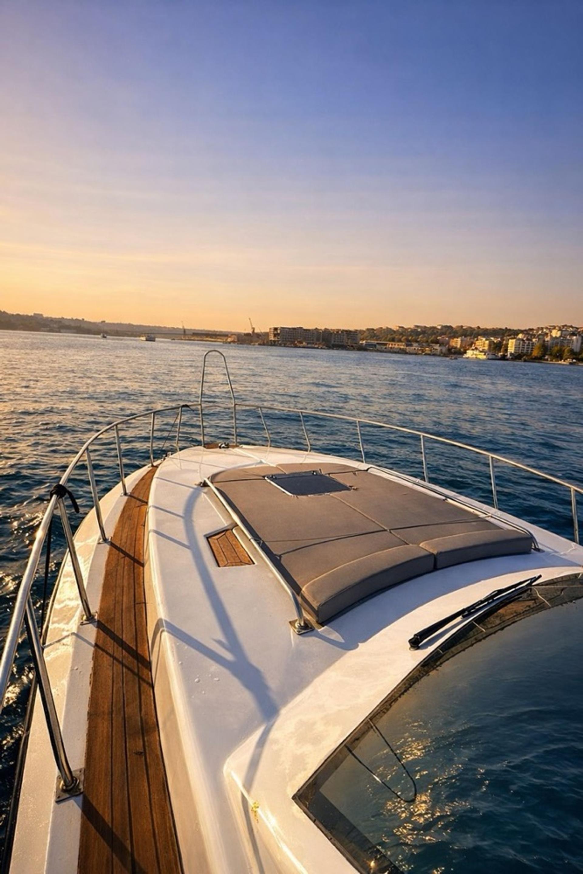 Rental Custom made 14m Motor Yacht - 821 - photo 4