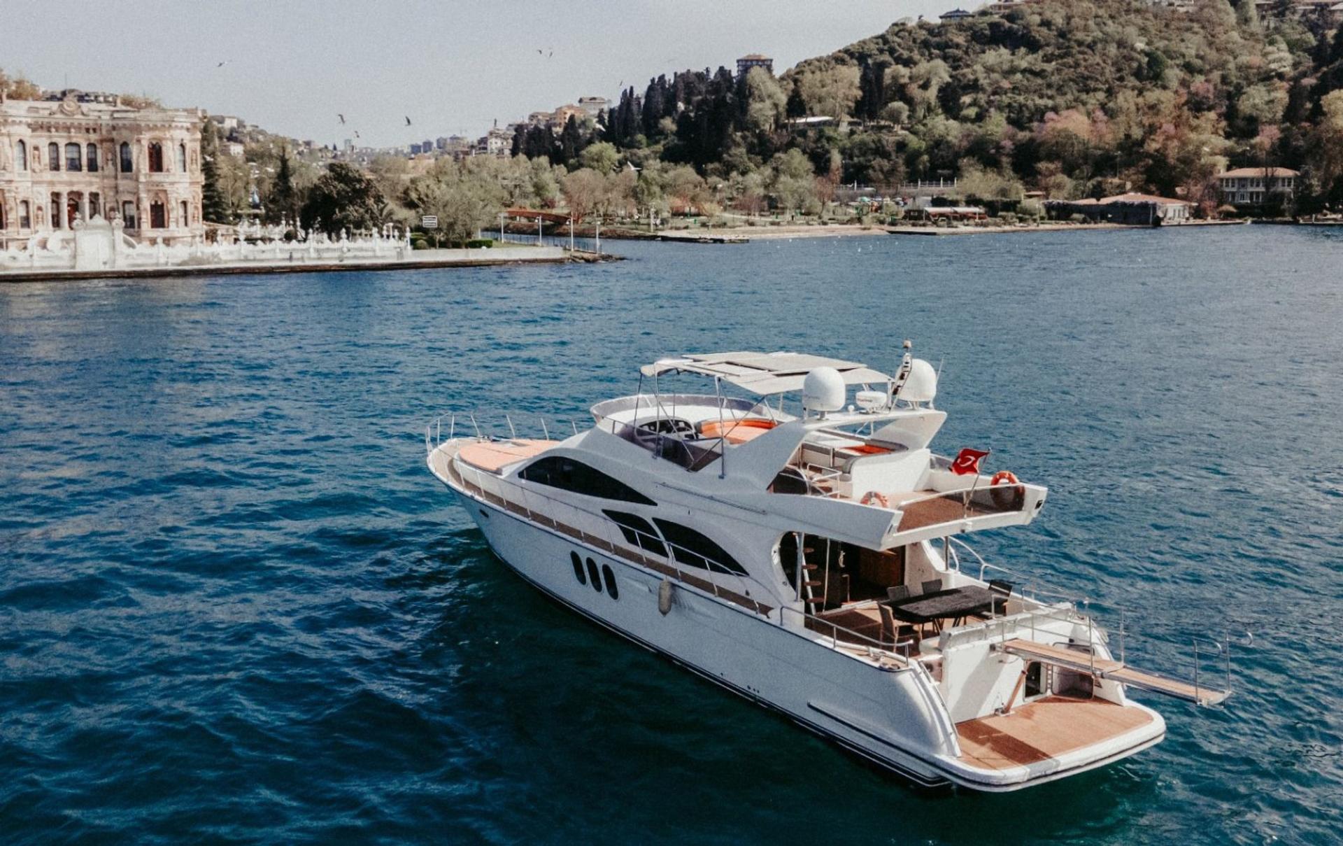 Kiralık Azimut 22m Motoryat - 227 - photo 2