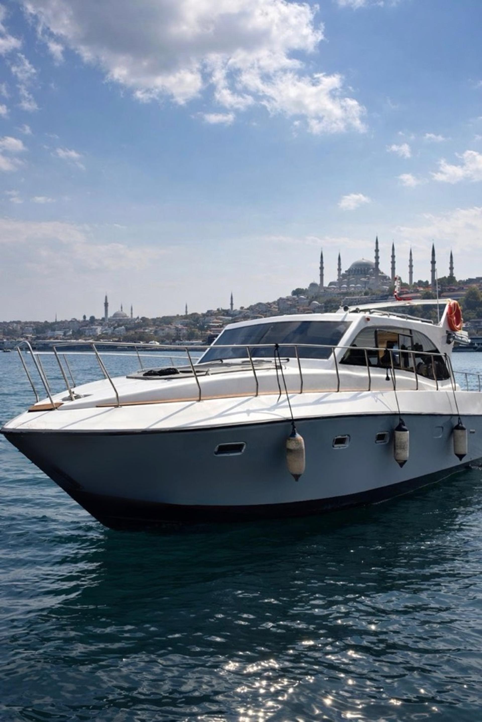 Rental Custom made 14m Motor Yacht - 821 - photo 5